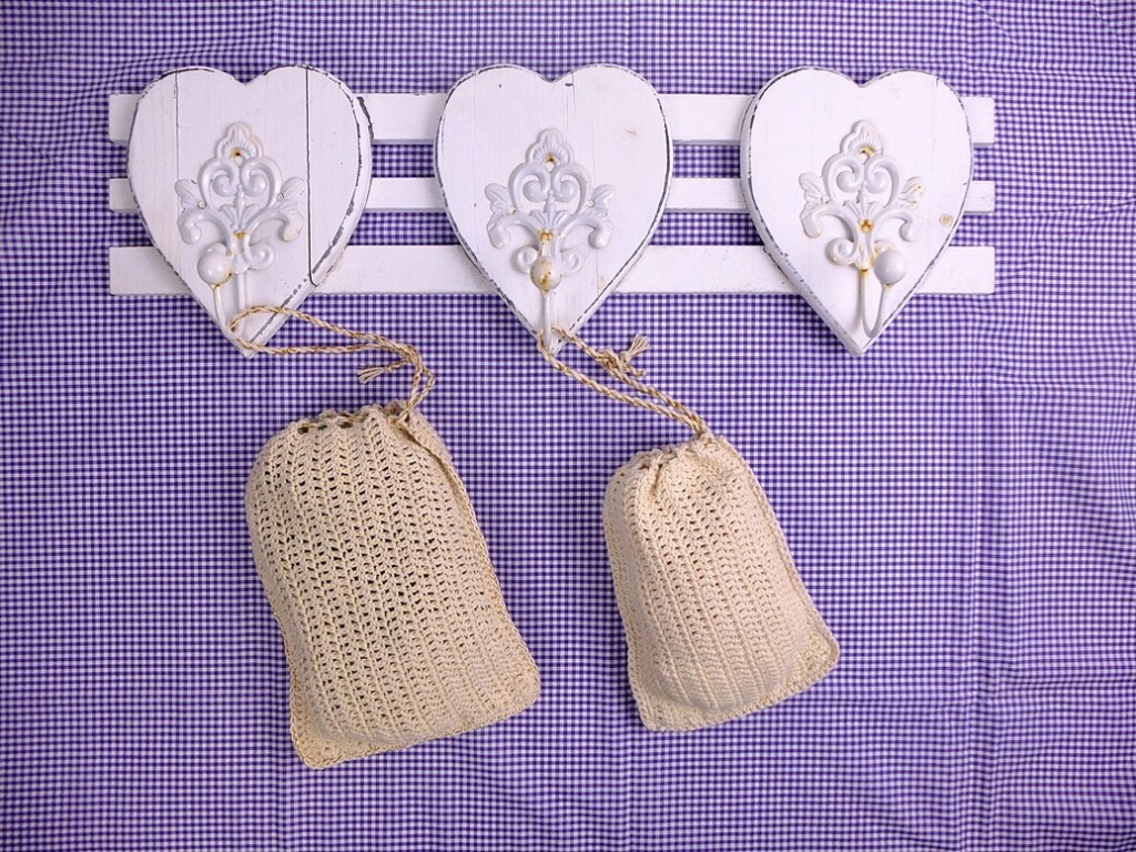 Gehaakte zakjes aan kapstok