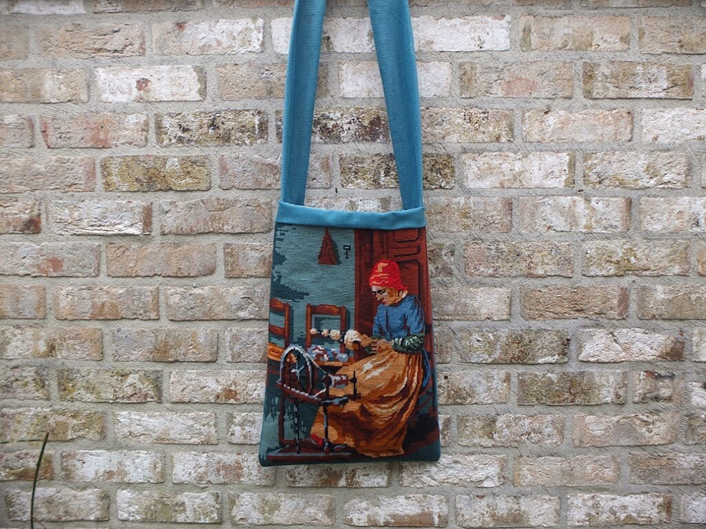 Tapisserietas spinnende vrouw