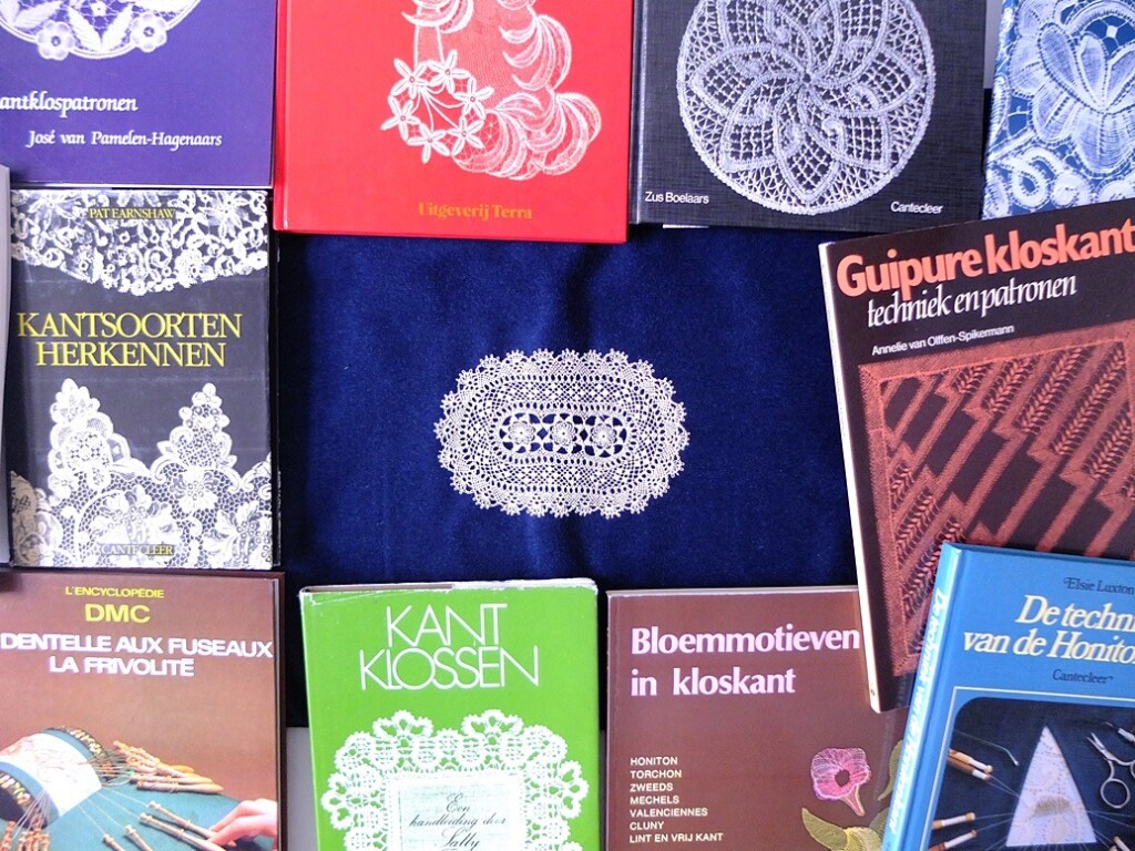 Boeken over kantklossen