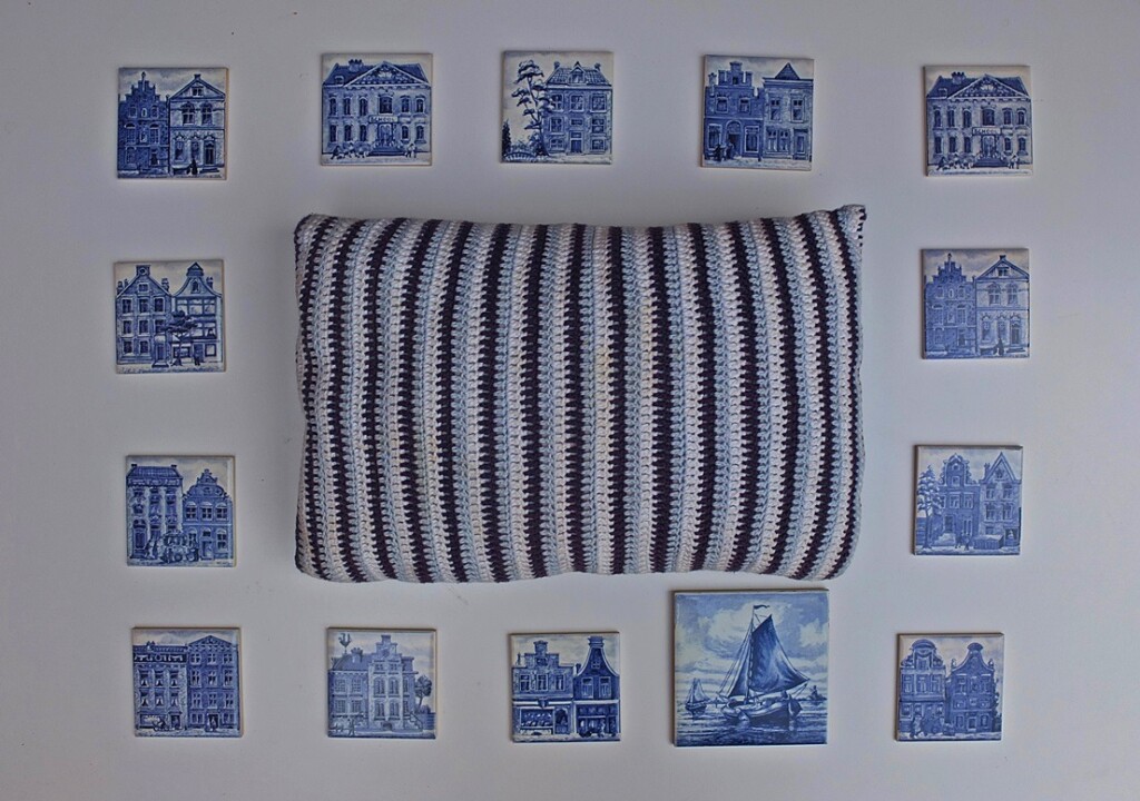 Gehaakt kussen met tegeltjes