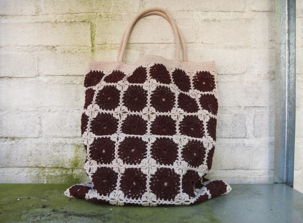 Klein gehaakt bruin tasje