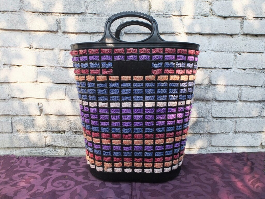 Platik tas met gehaakte strepen