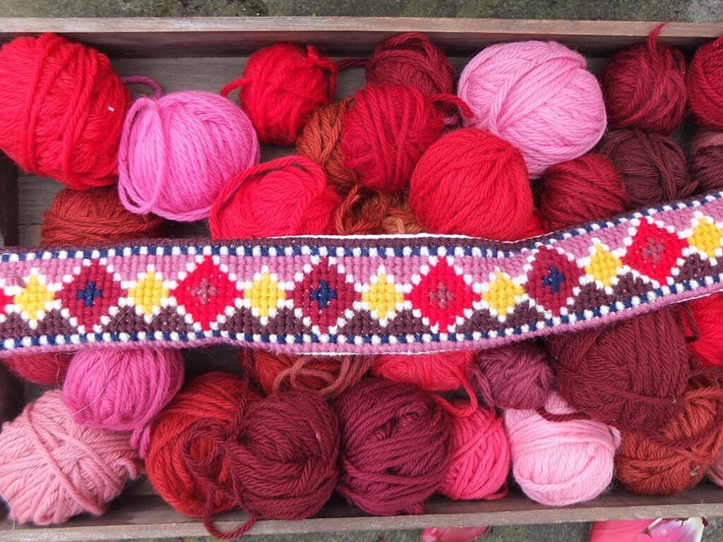 Sudanwol met geborduurd randje