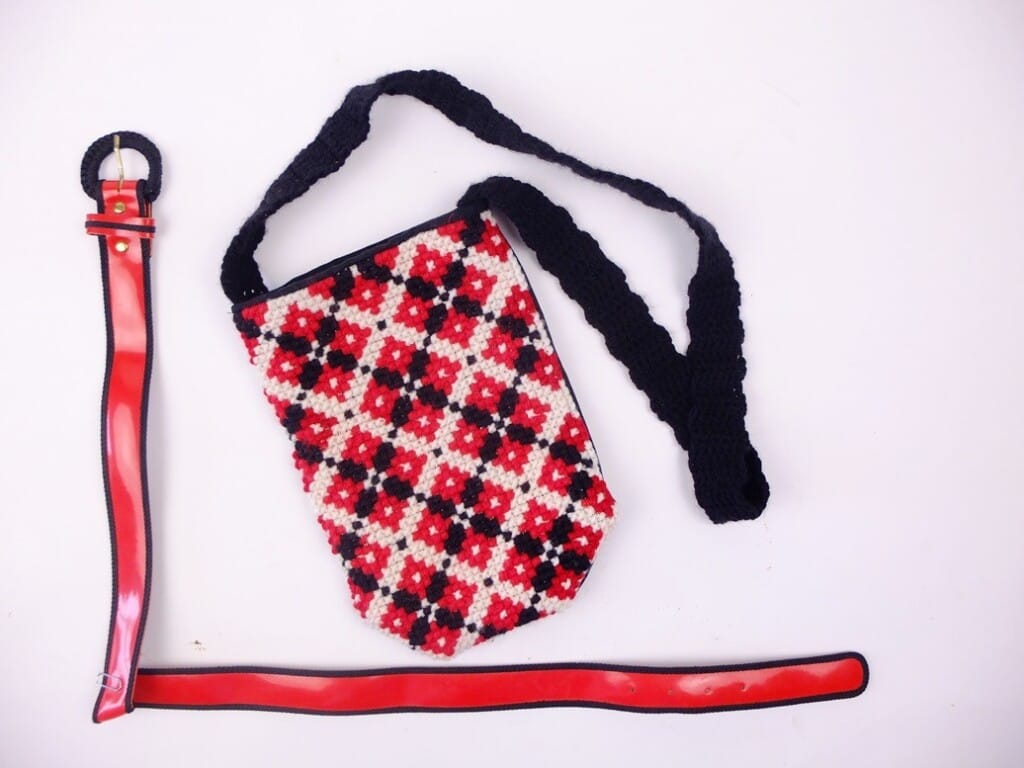 Tasje geborduurd op stramien