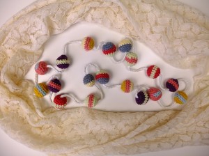 Gehaakte ketting met witte shawl