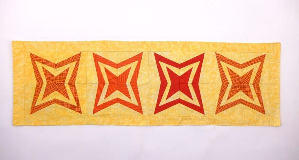 Patchwork geel kleedje met oranje sterren