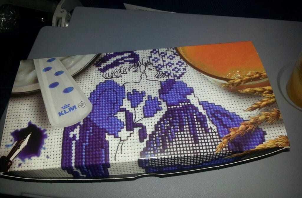 KLM ontbijtdoosje met borduurwerk