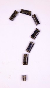 Vraagteken van borduurgarenwikkels