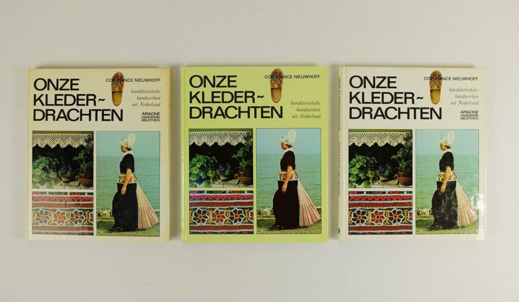 Drie boeken onze klederdrachten