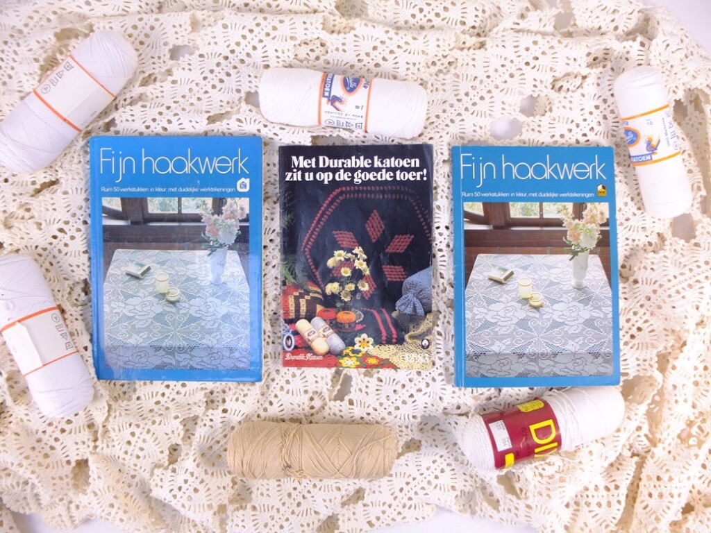 Drie boekjes haakwerk