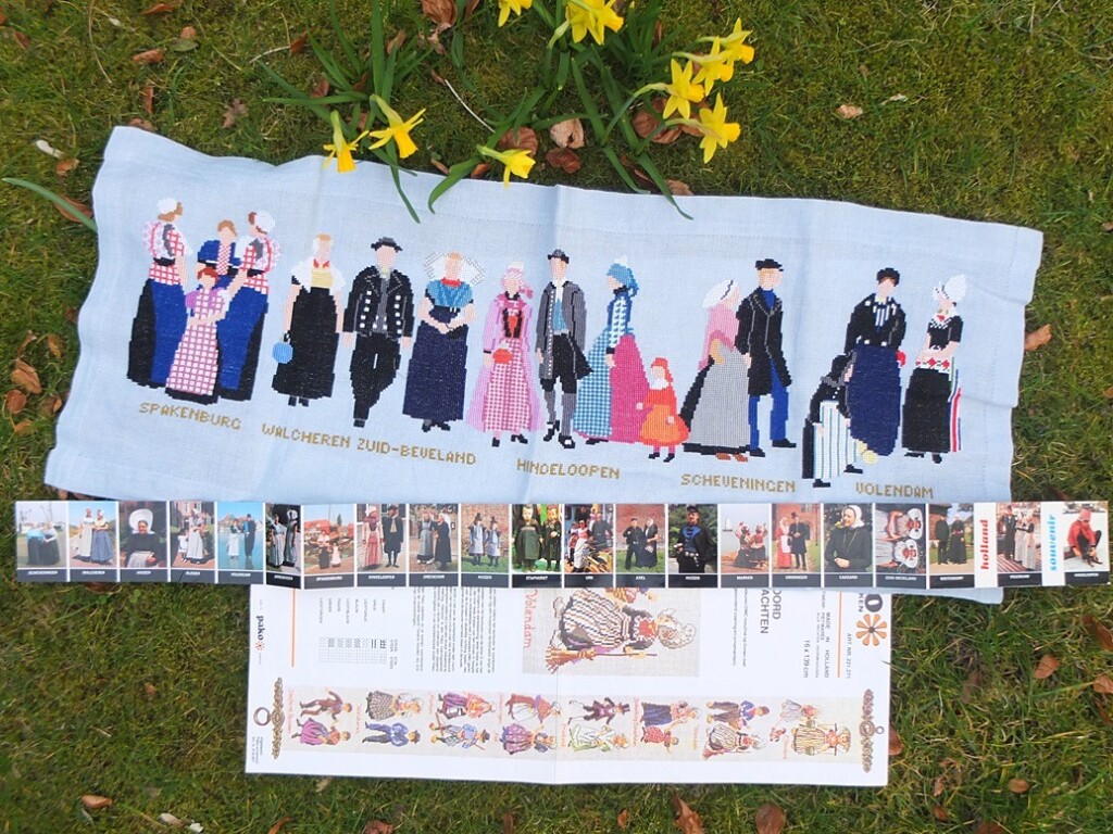 Klederdrachten geborduurd