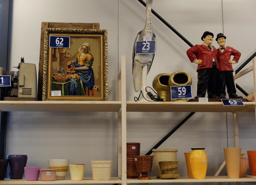 Tapisserie schilderijen in kringloopwinkel