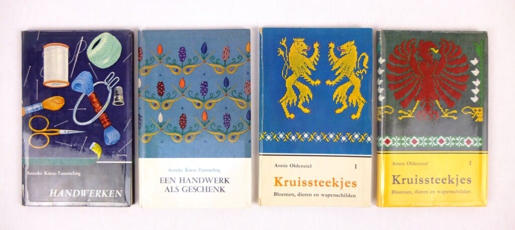 Vier handwerkboekjes uit zestiger jaren