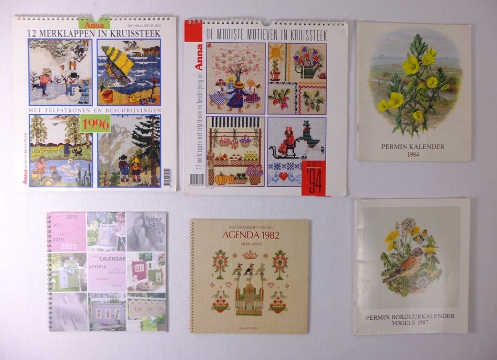Zes oude borduurkalenders