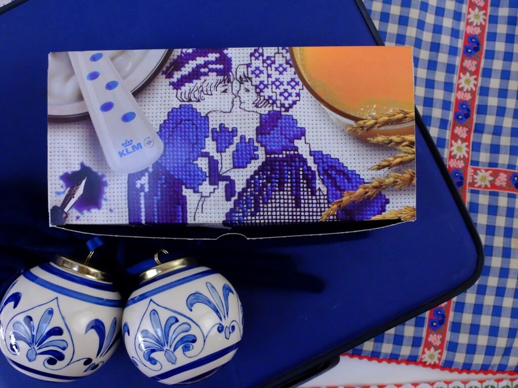 KLM Ontbijtdoosje met kussend boertje en boerinnetje