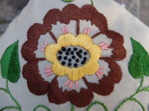 Geborduurde bloem in platsteek
