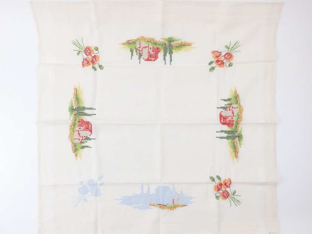 Onafgemaakt geborduurd kleedje