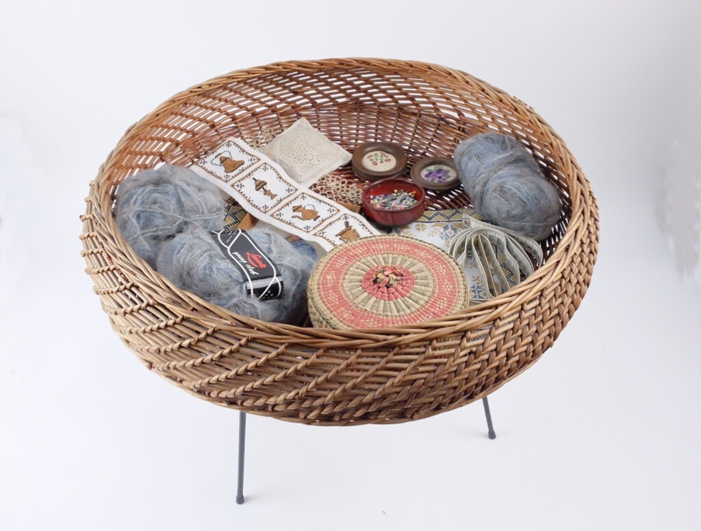 Retro naaimand op drie poten