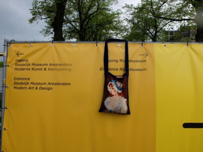 Tapisserietas bij ingang Rijksmuseum