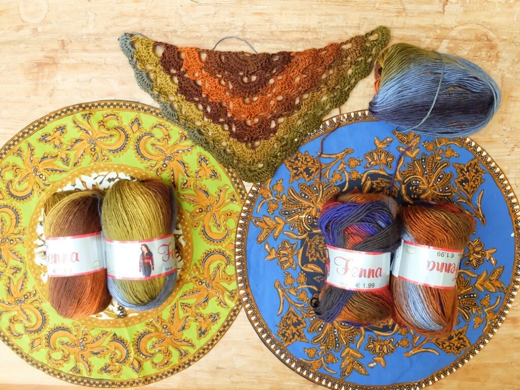 Wol Fenna op Indonesische kleedjes