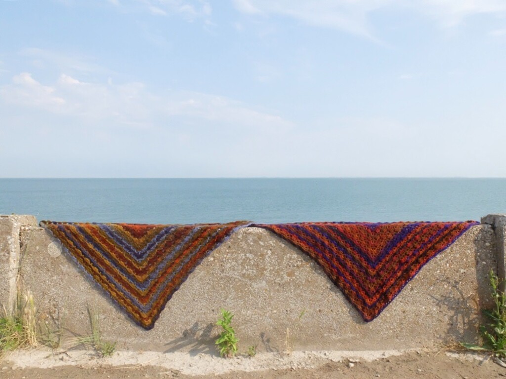 Twee gehaakte sjaals Wibra wol