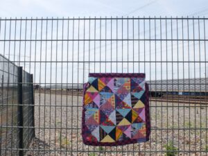 Zandloperquiltje aan hek