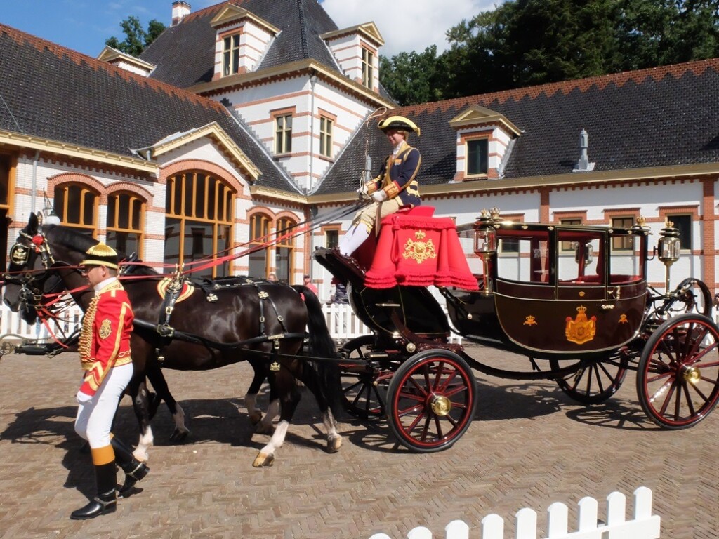 Koets tijdens defilé Paardenkracht en Autopracht
