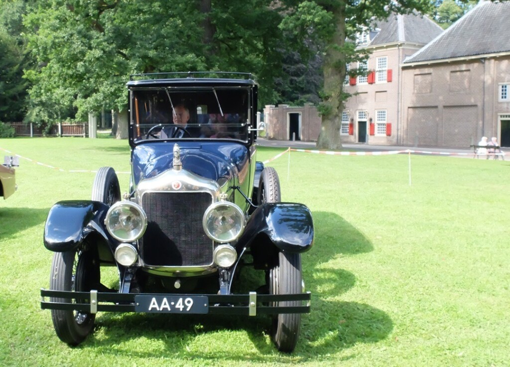 Oude koninklijke auto AA-49