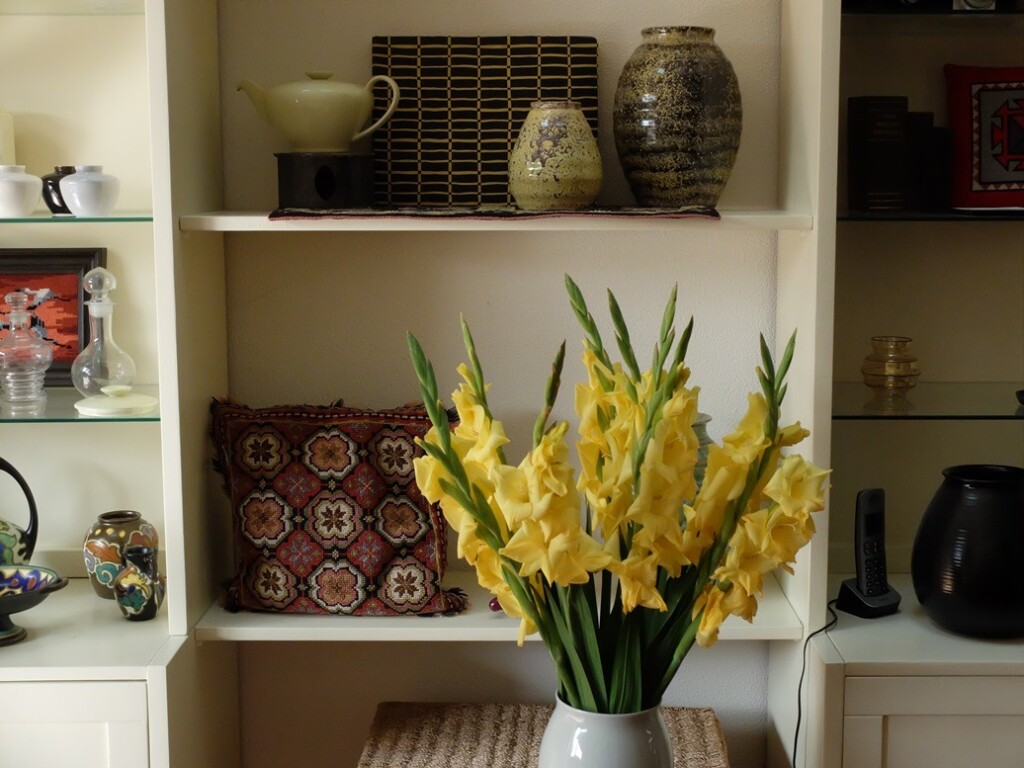 Aardewerk en gladiolen