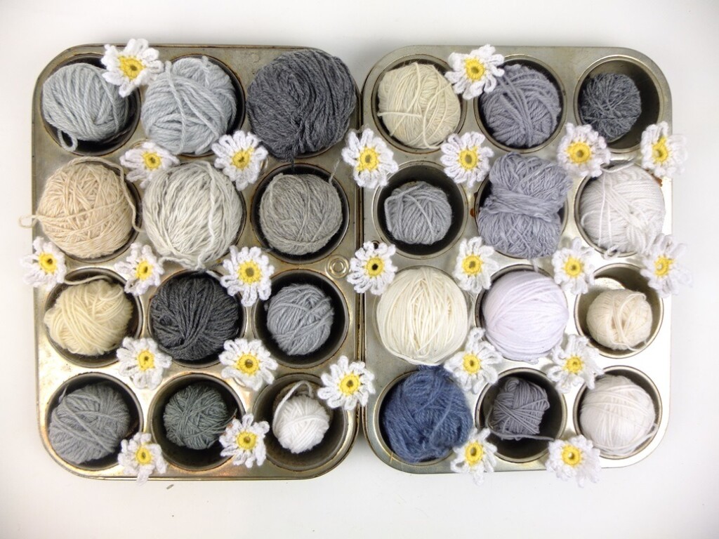 Bolletjes grijze wol