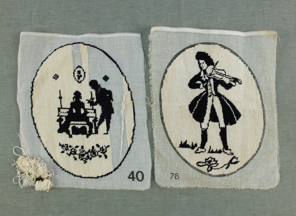 Twee borduurwerkjes silhouet muziek