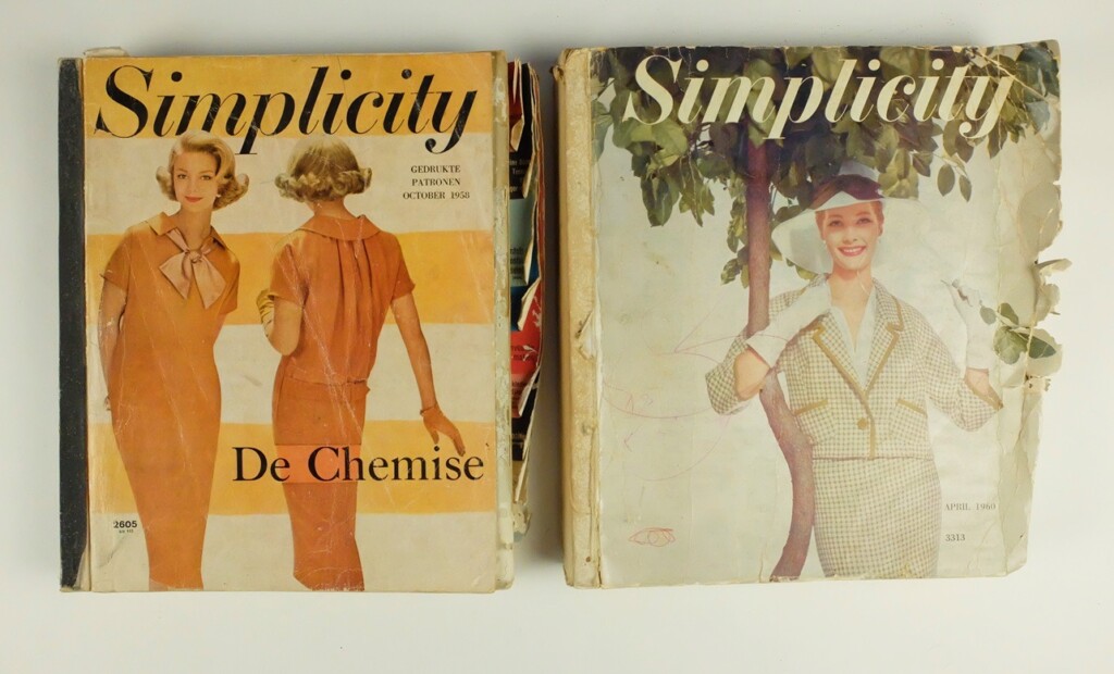 Twee oude boeken Simplicity