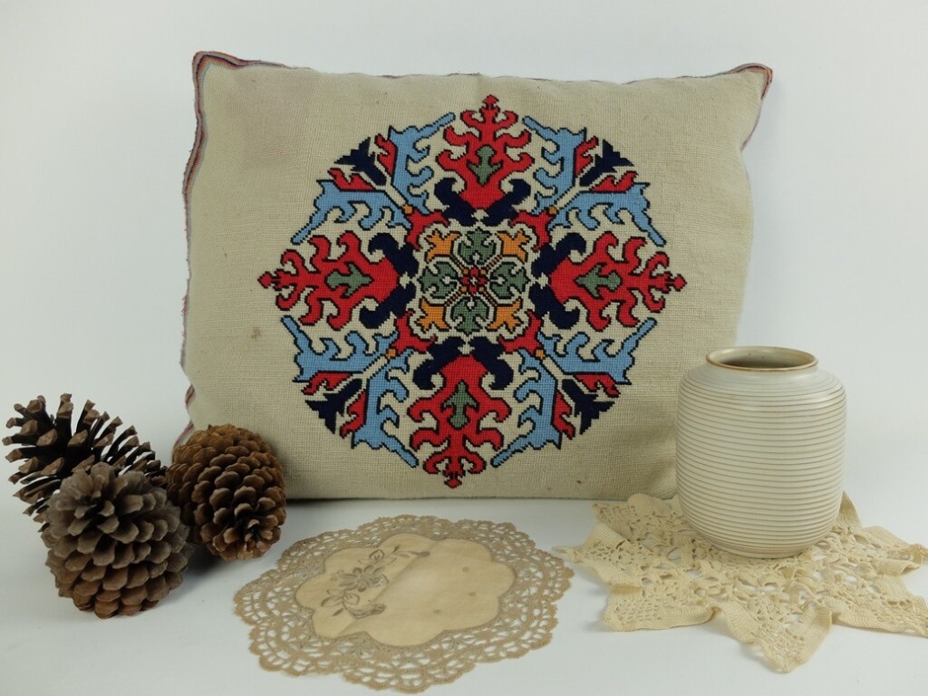 Groot geborduurd kussen tapisserie