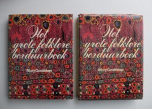 Het Grote Folklore Borduurboek