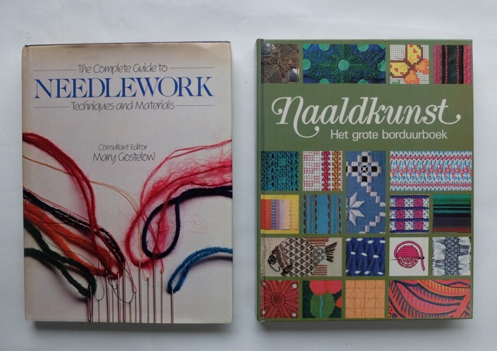 Twee boeken needlework naaldkunst