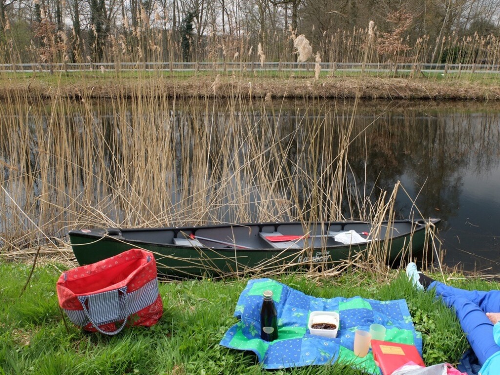 picknick langs water
