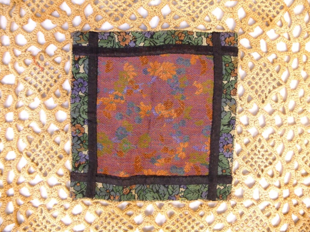 Oud Macramé kleedje