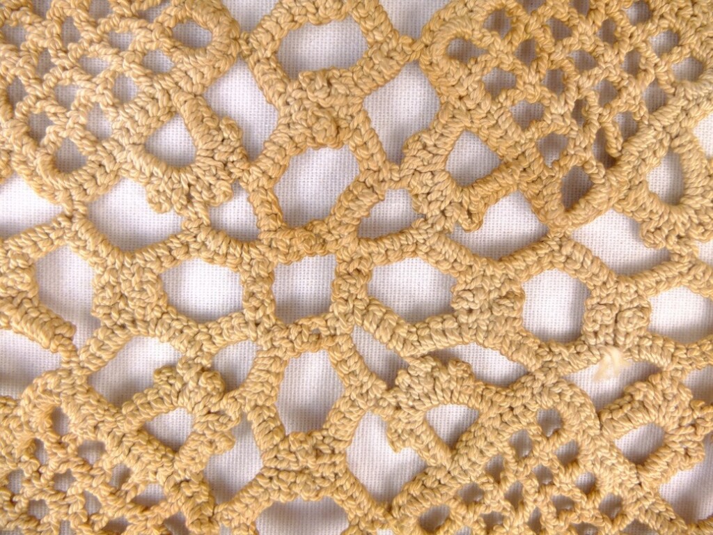 Oud Macramé kleedje