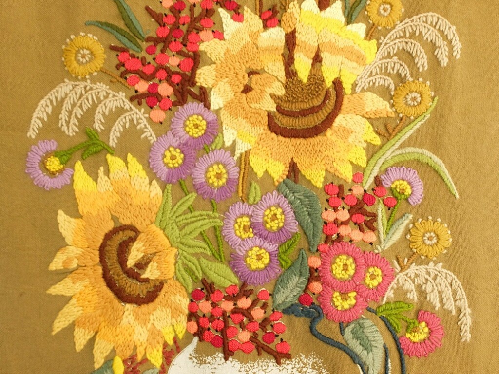 Geborduurde zonnebloemen