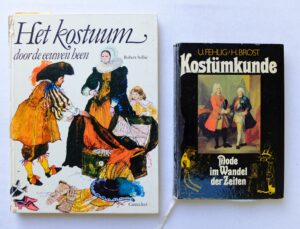 Twee boeken over kostuumkunde